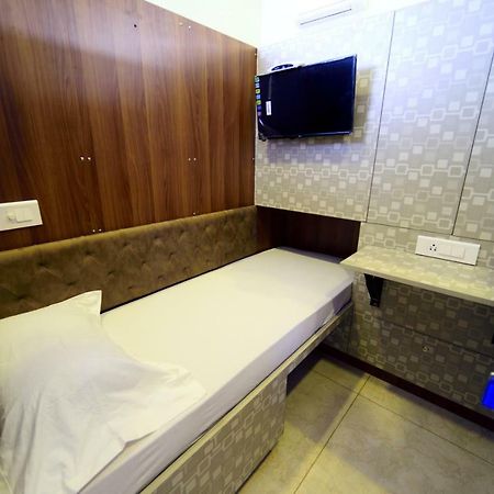 Bedspace- Capsule Ac Hotel Mangalore Luaran gambar