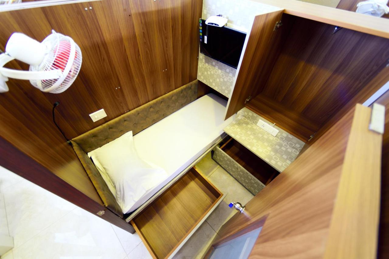 Bedspace- Capsule Ac Hotel Mangalore Luaran gambar