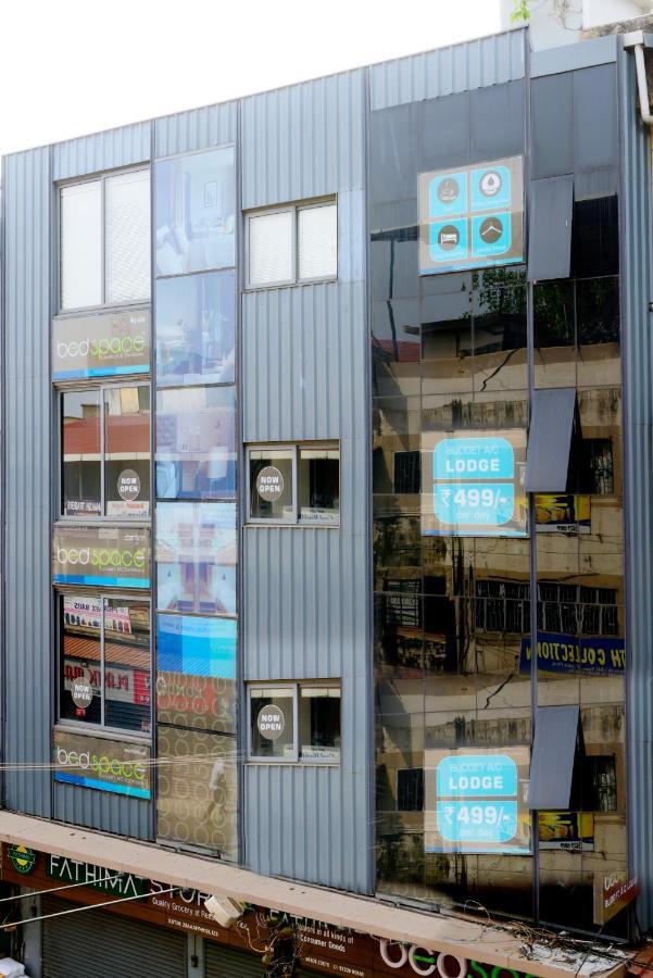 Bedspace- Capsule Ac Hotel Mangalore Luaran gambar